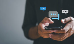 A live chat widget on a website used to convert visitors